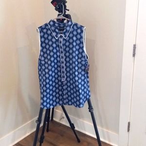 XXL Sleeveless, Button Up Blouse. Navy Multi Color Geometric Pattern Top.